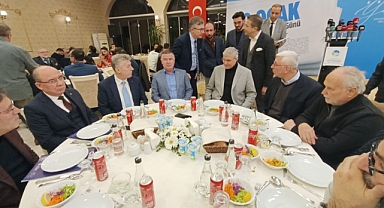 Başkan Ekrem Yüce gazetecilerle yemekte buluştu