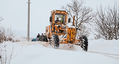 Büyükşehir karla mücadele çalışmalarını sürdürüyor 41 mahalle yolu ulaşıma açıldı